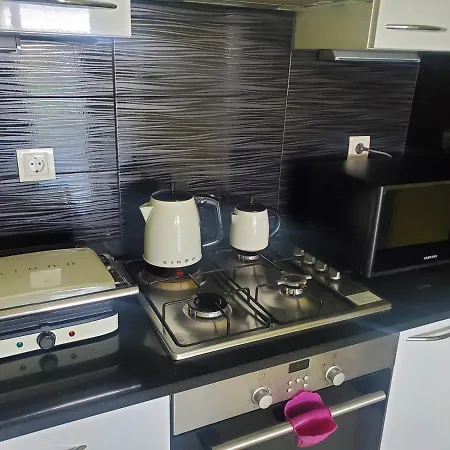 Apartment 5 Stars Compound With Private Garden, Near The Sea *