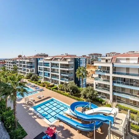 5 Stars Compound With Private Garden, Near The Sea *